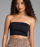The Casual Staple Ribbed Knit Bandeau Top in black brings edge and energy to your vibe, ready to elevate any festival look or concert outfit.