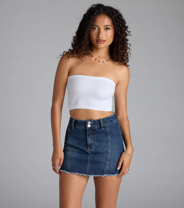 The Casual Staple Ribbed Knit Bandeau Top in white brings edge and energy to your vibe, ready to elevate any festival look or concert outfit.