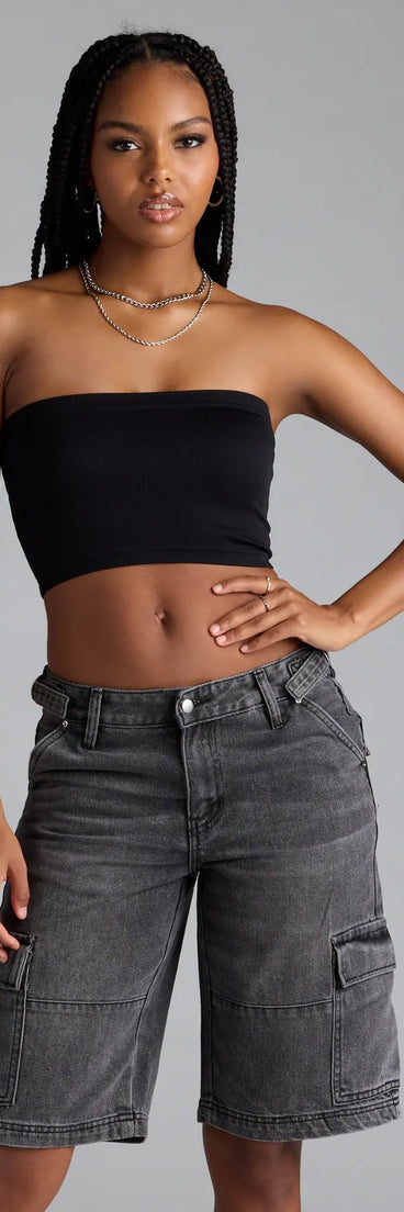 With its midriff cut and trend-forward fit, the Major Fave Ribbed Knit Bandeau Top is a black crop top made to pair with skirts, denim, or whatever vibe you're feeling this season.