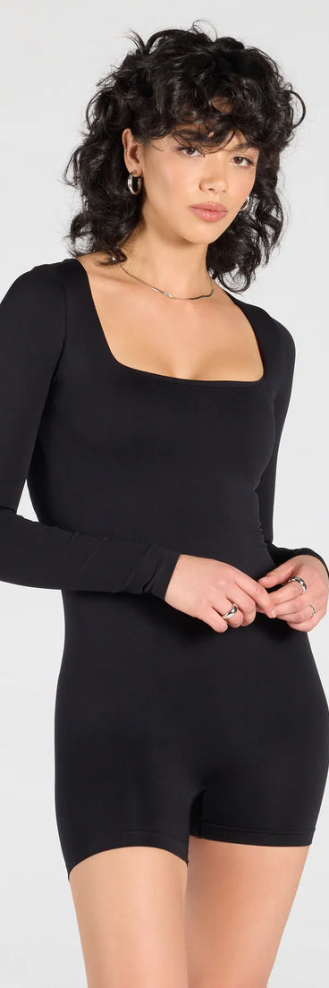 Designed for campus outfits, sleek workwear, and on-the-go moments, the Basically Forever Long Sleeve Seamless Romper is a trendy black bottom for women bringing effortless fall versatility.