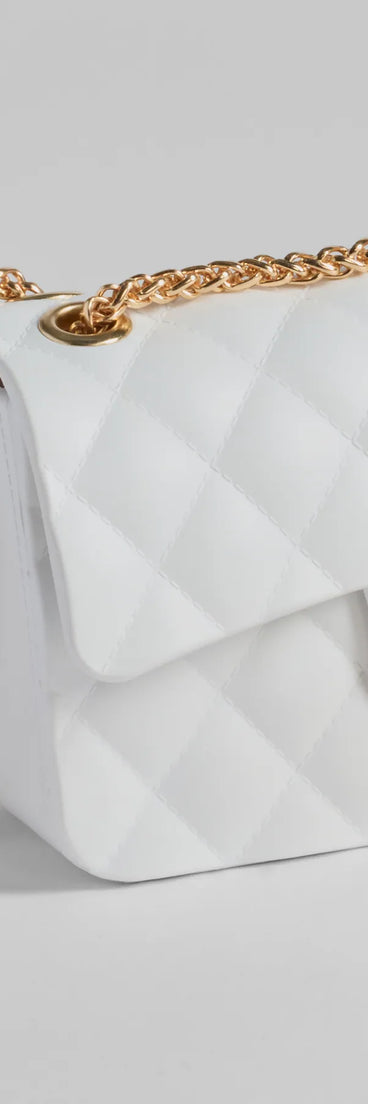 
Upgrade your style game for 2025 with the Trendsetter Quilted Diamond Small Crossbody in white, perfect for any fashion-forward wardrobe.