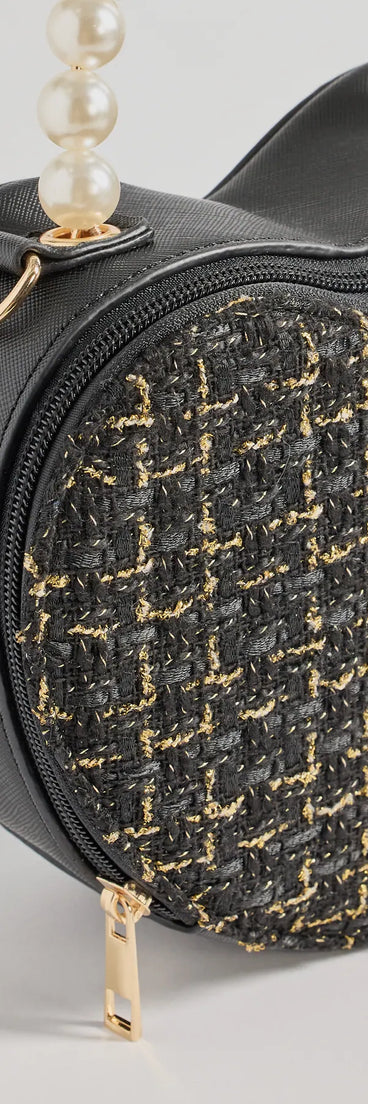 The Fab Icon Houndstooth Tweed Heart Bag in black is an elevated pick for your best outfit yet, effortlessly delivering a polished look that's sure to turn heads at any celebration.