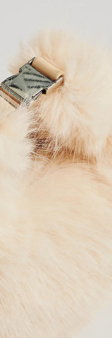 
Upgrade your style game for 2025 with the Glitzy Luxe Faux Fur Handbag in ivory, perfect for any fashion-forward wardrobe.