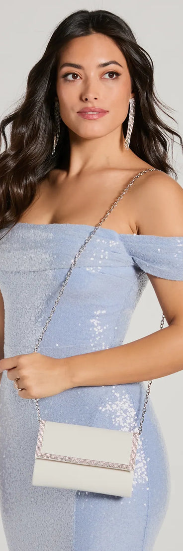 Homecoming jewelry and accessories like the Sparkle Scene Rhinestone Foldover Clutch provide the finishing touch to help you dazzle at HOCO 2025!