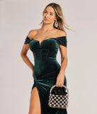 Shine at the 2025 countdown by completing your New Year’s Eve Outfit with the Sparkling Touch Rhinestone Cage Bucket Handbag, a glam black fashion accessory with statement-making details for festive going-out looks.