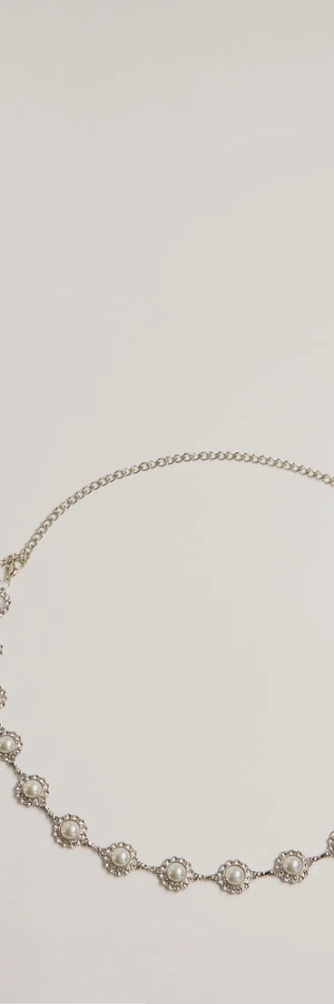 The Elevated Chic Rhinestone And Faux Pearl Chain Belt helps create a chic silver women's cocktail outfit with a trendy texture and stylish design, ideal for wedding guest cocktail outfits or dinner parties.