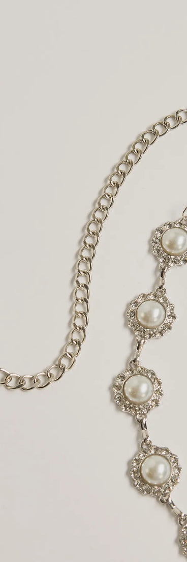 The Elevated Chic Rhinestone And Faux Pearl Chain Belt helps create a chic silver women's cocktail outfit with a trendy texture and stylish design, ideal for wedding guest cocktail outfits or dinner parties.