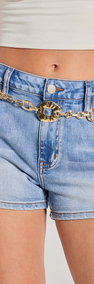 
Upgrade your style game for 2025 with the Hitting The Road Textured Chain Link Belt in gold, perfect for any fashion-forward wardrobe.