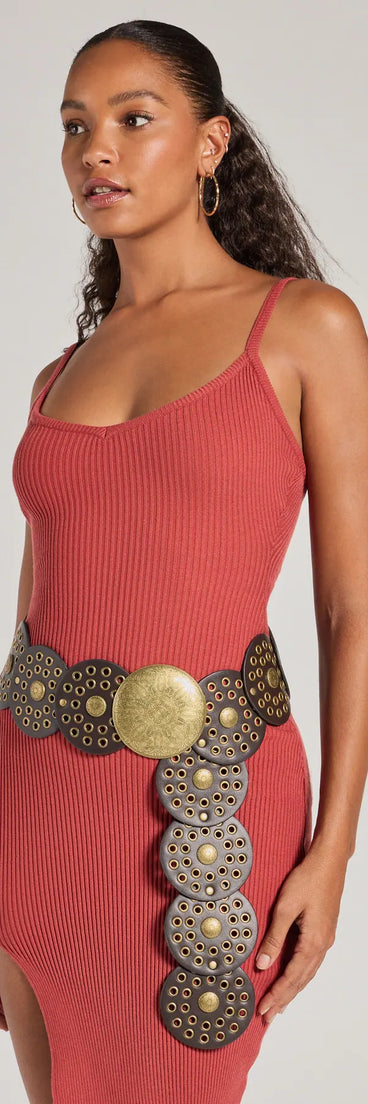 
Upgrade your style game for 2025 with the Southern Muse Chunky Medallion Concho Belt in brown, perfect for any fashion-forward wardrobe.