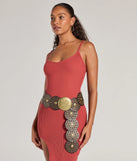 
Upgrade your style game for 2025 with the Southern Muse Chunky Medallion Concho Belt in brown, perfect for any fashion-forward wardrobe.