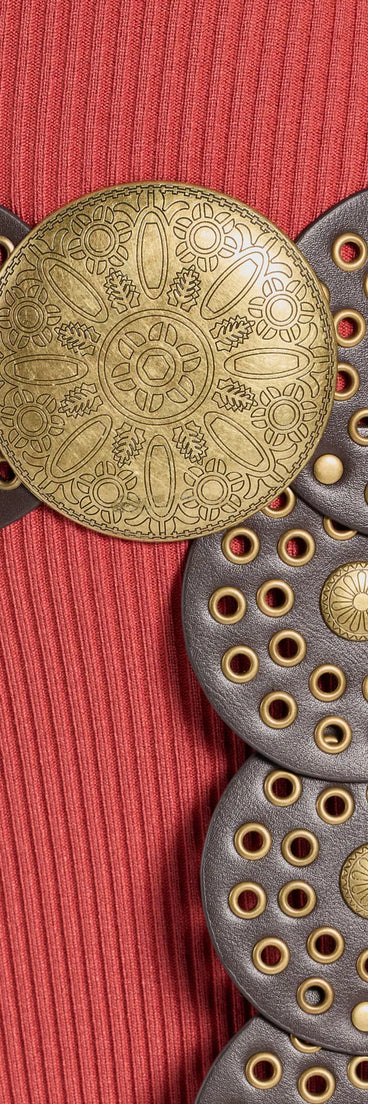 
Upgrade your style game for 2025 with the Southern Muse Chunky Medallion Concho Belt in brown, perfect for any fashion-forward wardrobe.