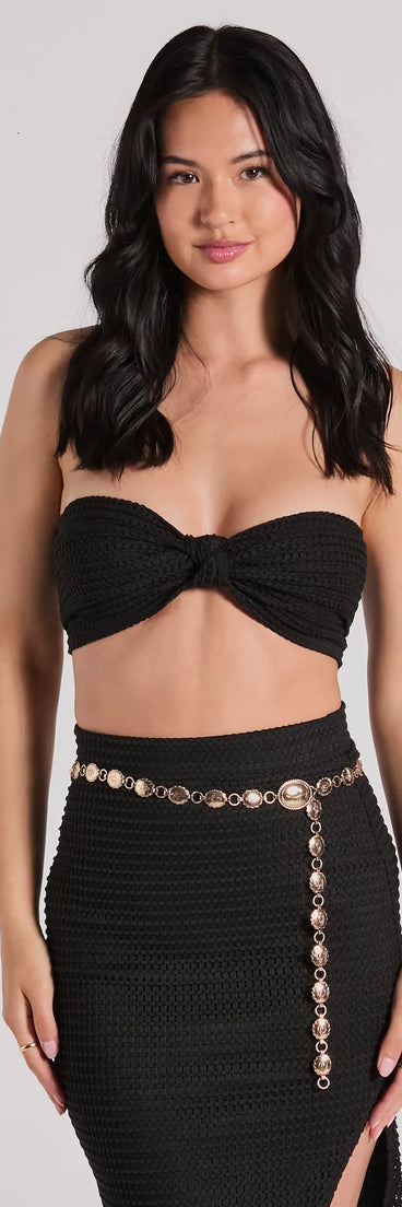 
Upgrade your style game for 2025 with the Golden Sunset Long Concho Chain Belt in gold, perfect for any fashion-forward wardrobe.