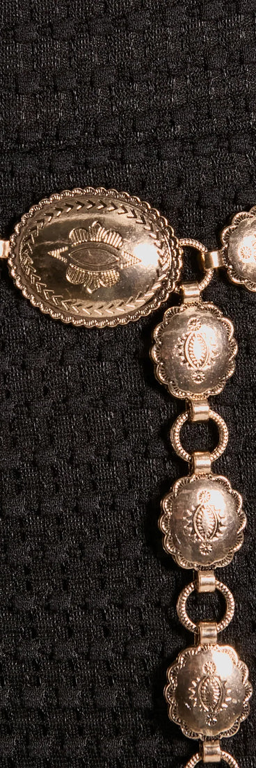 
Upgrade your style game for 2025 with the Golden Sunset Long Concho Chain Belt in gold, perfect for any fashion-forward wardrobe.