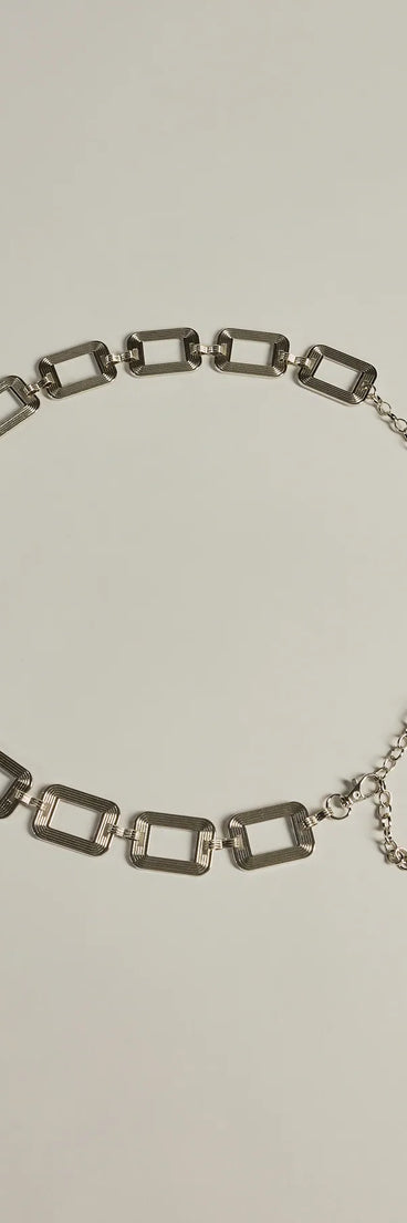 Sleek Trendsetter Textured Chain Belt, a trendy silver addition to women's going-out outfits, is ideal for Christmas party outfits, chic NYE attire, or winter night-out looks that keep you on-trend!