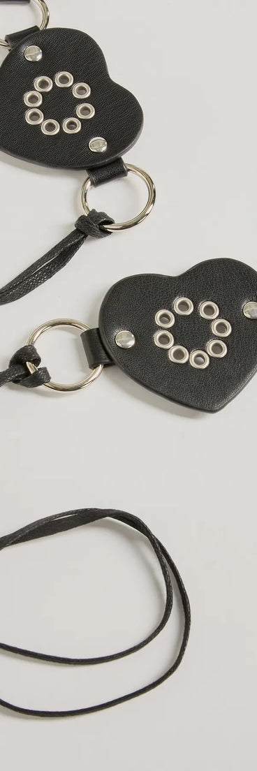 
Upgrade your style game for 2025 with the So Loved Faux Leather Heart Medallion Belt in black, perfect for any fashion-forward wardrobe.