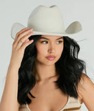 
Upgrade your style game for 2025 with the Cowgirl Cutie Faux Wool Hat in ivory, perfect for any fashion-forward wardrobe.