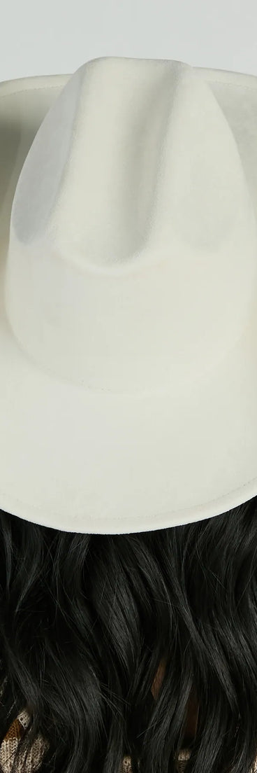 
Upgrade your style game for 2025 with the Cowgirl Cutie Faux Wool Hat in ivory, perfect for any fashion-forward wardrobe.
