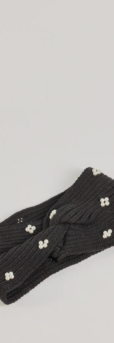Add a touch of seasonal charm to your winter wardrobe with the Chic Beauty Faux Pearl Head Wrap, a black cold-weather accessory that effortlessly completes your seasonal looks!