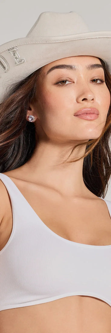 
Upgrade your style game for 2025 with the Rhinestone Faux Pearl Bride Cowboy Hat in ivory, perfect for any fashion-forward wardrobe.