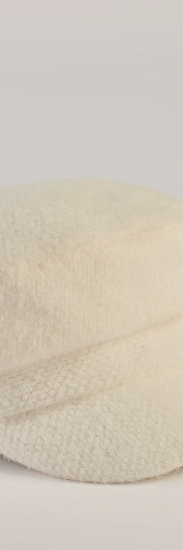 Add a touch of seasonal charm to your winter wardrobe with the Trendy Moment Tweed Cabby Hat, a ivory cold-weather accessory that effortlessly completes your seasonal looks!