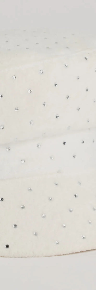 
Upgrade your style game for 2025 with the Glam Aura Rhinestone Cabbie Hat in white, perfect for any fashion-forward wardrobe.