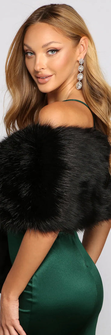 Add a touch of seasonal charm to your winter wardrobe with the All Class Faux Fur Shawl, a black cold-weather accessory that effortlessly completes your seasonal looks!