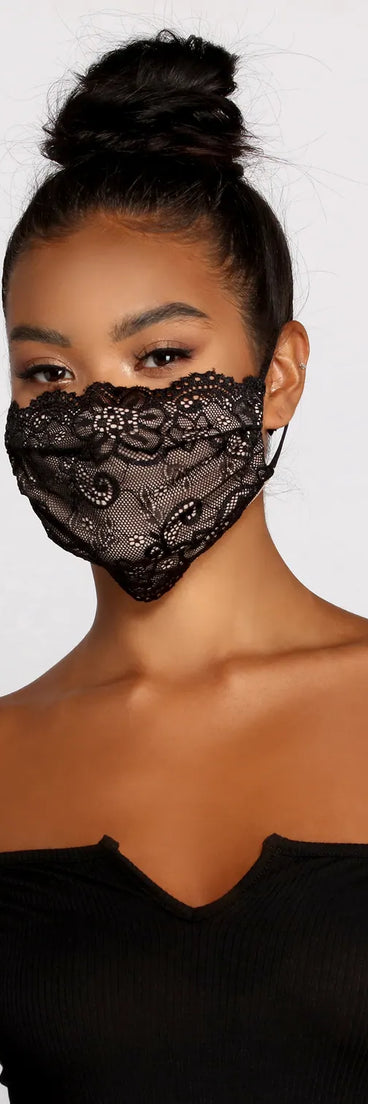 Two-Tone Scalloped Lace Face Mask With Earloops