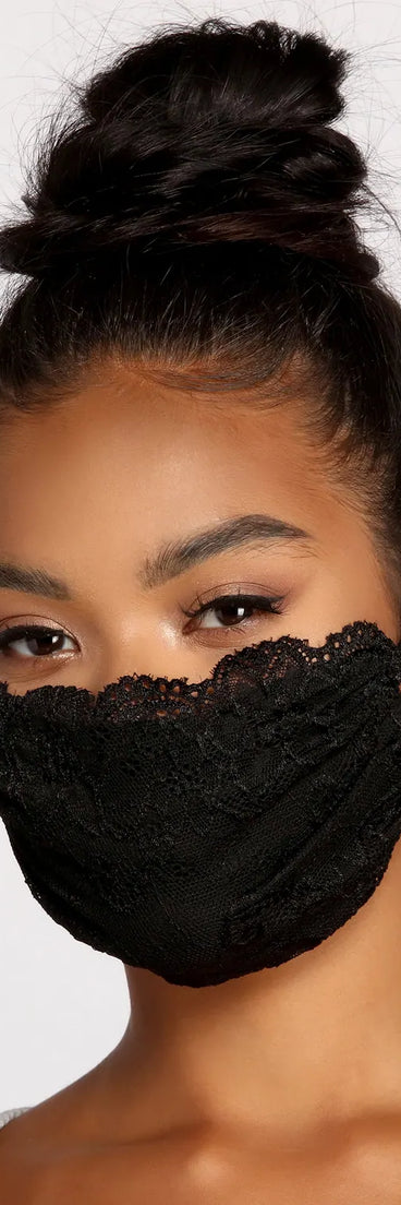Scalloped Lace Face Mask With Earloops