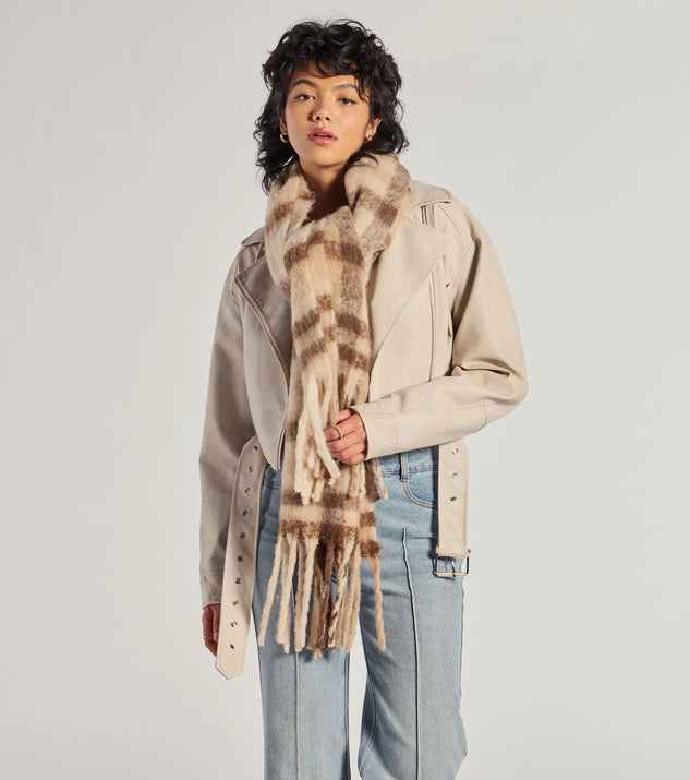 Add a touch of seasonal charm to your winter wardrobe with the Plaid Moment Blanket Scarf, a cold-weather accessory that effortlessly completes your seasonal looks!