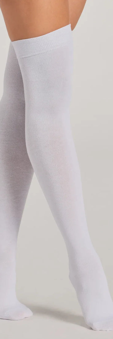 
Upgrade your style game for 2025 with the Basic Over the Knee Socks in white, perfect for any fashion-forward wardrobe.