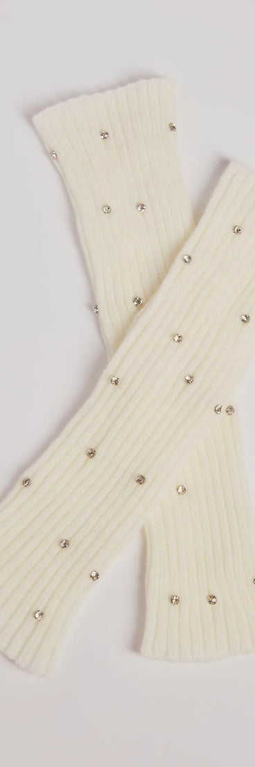 
Upgrade your style game for 2025 with the Cozy Luxe Ribbed Knit Rhinestone Leg Warmers in ivory, perfect for any fashion-forward wardrobe.