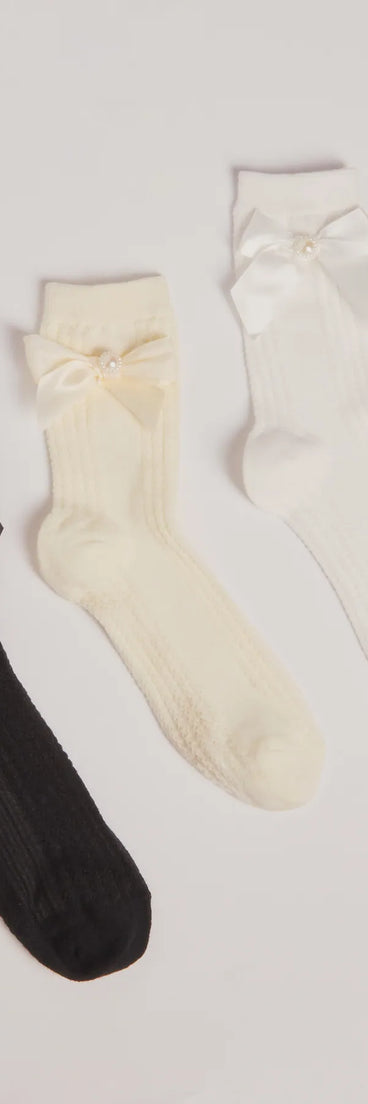 Add a touch of seasonal charm to your winter wardrobe with the Cozy Glam Bow And Faux Pearl Multi-Sock Pack, a multi-color cold-weather accessory that effortlessly completes your seasonal looks!