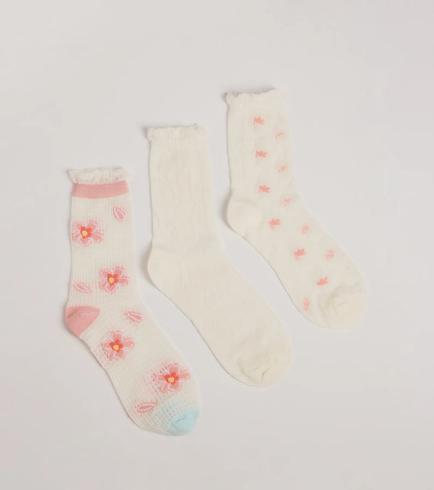 
Upgrade your style game for 2025 with the Floral Charm Three-Pack Sock Set in ivory, perfect for any fashion-forward wardrobe.