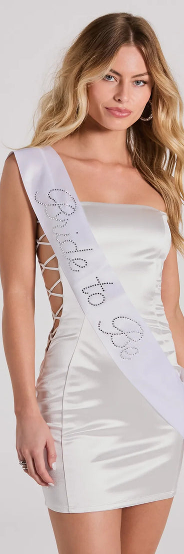 
Upgrade your style game for 2025 with the Miss To Mrs Rhinestone Bride To Be Satin Sash, perfect for any fashion-forward wardrobe.