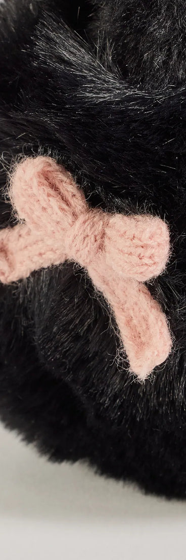 Add a touch of seasonal charm to your winter wardrobe with the So Cozy Bow Detail Faux Fur Earmuffs, a black cold-weather accessory that effortlessly completes your seasonal looks!