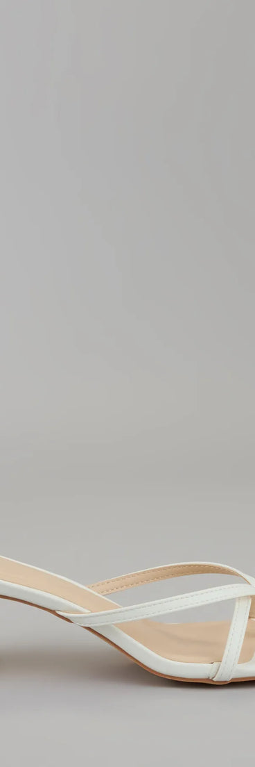 Style made simple with the Can’t Talk, Busy Strutting Block Heel Mules in white, trendy women’s shoes that take your outfit from basic to bold in one step.