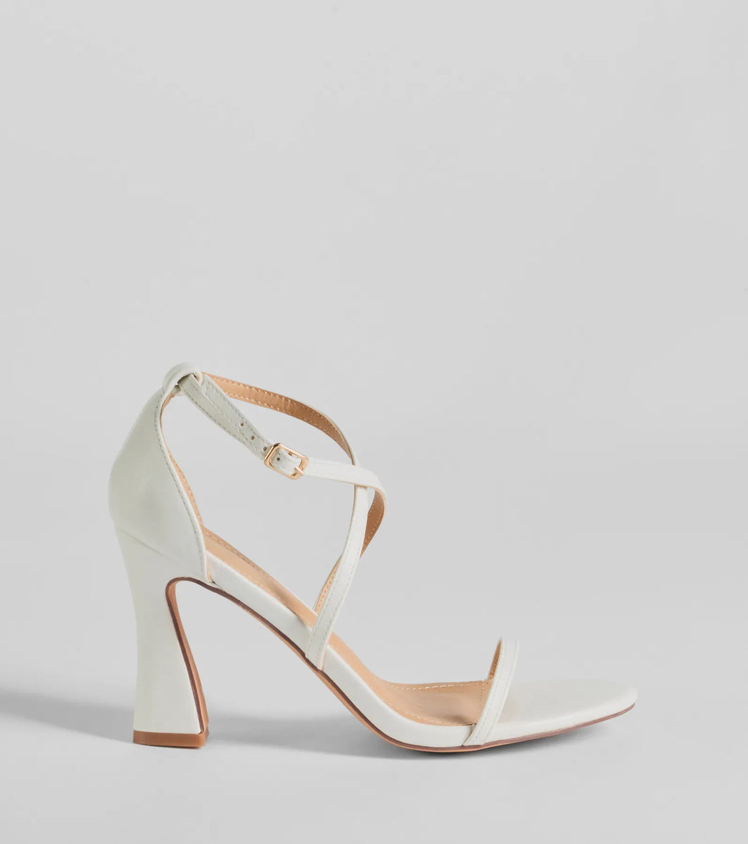 Noir Zari Elegance Hand-Embroidered Velvet Block Heels