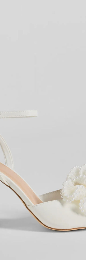 
Upgrade your style game for 2025 with the Darling Touch Beaded Ruffle Block Heels in white, perfect for any fashion-forward wardrobe.