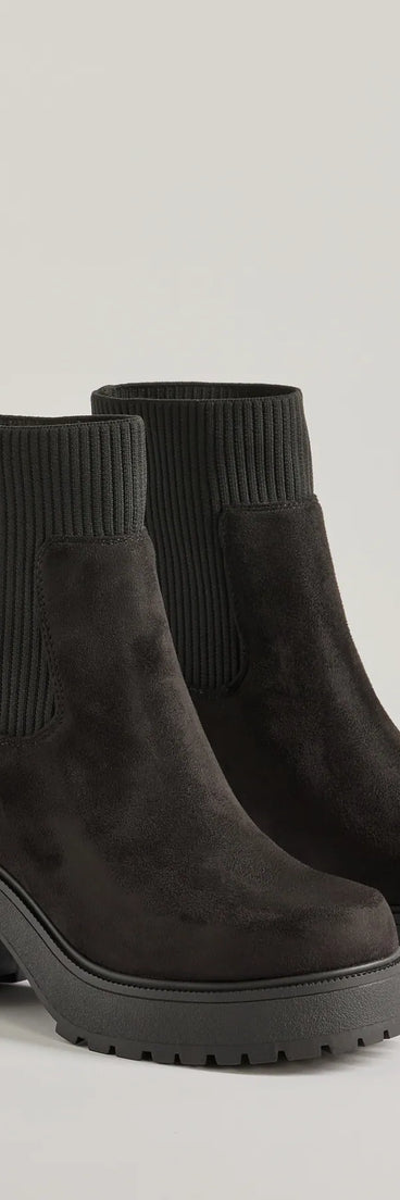 
Upgrade your style game for 2025 with the Cool-Girl Edge Platform Block Heel Booties in black, perfect for any fashion-forward wardrobe.