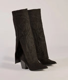 
Upgrade your style game for 2025 with the Western Flair Foldover Under-The-Knee-Boots in black, perfect for any fashion-forward wardrobe.