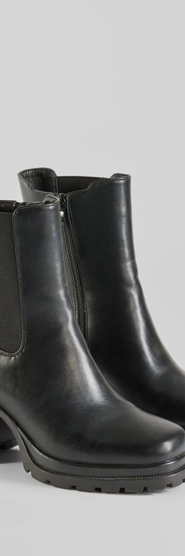 The Edgy Strut Faux Leather Platform Booties in black brings edge and energy to your vibe, ready to elevate any festival look or concert outfit.