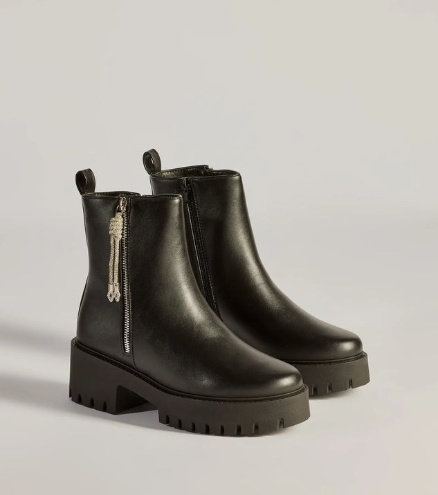 
Upgrade your style game for 2025 with the Grit And Glam Faux Leather Combat Lug Booties in black, perfect for any fashion-forward wardrobe.