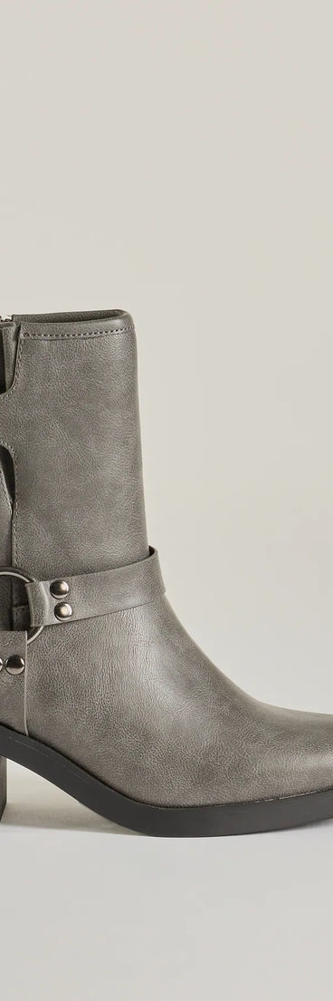 
Upgrade your style game for 2025 with the Moto Chic Buckled Faux Leather Ankle Booties in gray, perfect for any fashion-forward wardrobe.