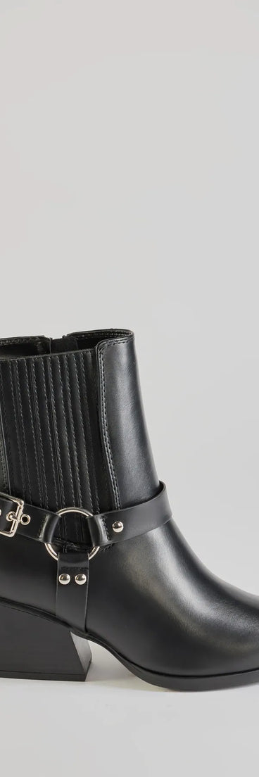 
Upgrade your style game for 2025 with the Sleek Strut Moto Western Ankle Booties in black, perfect for any fashion-forward wardrobe.