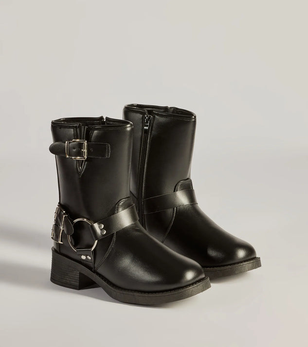 
Upgrade your style game for 2025 with the Feelin' Edgy Buckle Strap Moto Booties in black, perfect for any fashion-forward wardrobe.