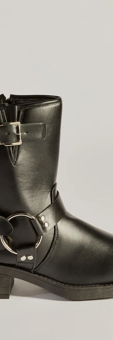 
Upgrade your style game for 2025 with the Feelin' Edgy Buckle Strap Moto Booties in black, perfect for any fashion-forward wardrobe.