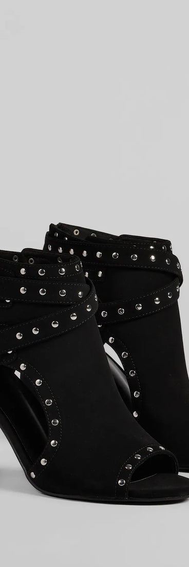 The Daring Details Studded Ankle Booties in black brings edge and energy to your vibe, ready to elevate any festival look or concert outfit.