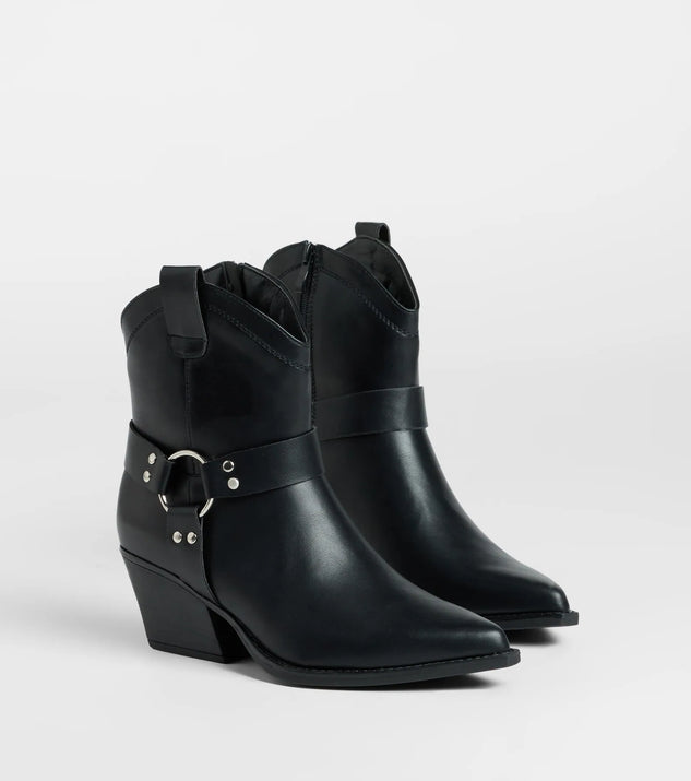 The New Frontier Western O-Ring Booties in black brings edge and energy to your vibe, ready to elevate any festival look or concert outfit.