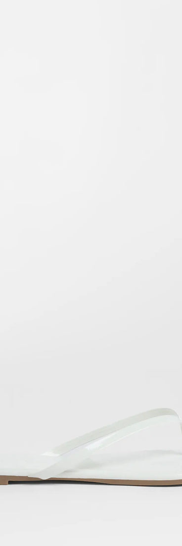 Elevate warm-weather looks with Effortless Icon Basic Thong Sandals in white, a pair of trendy sandals bringing chic, modern flair to every step.