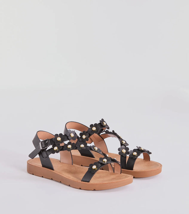 
Upgrade your style game for 2025 with the Floral Cutie Strappy Faux Leather Sandals in black, perfect for any fashion-forward wardrobe.